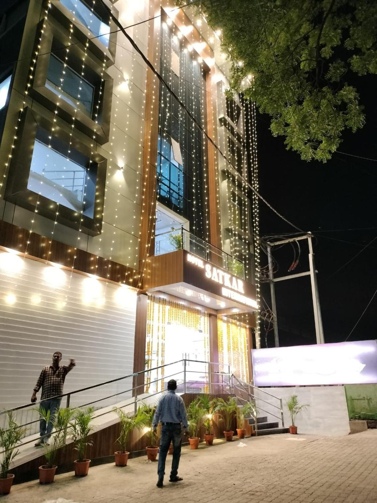 Hotel Satkar International Chhindwara Ngoại thất bức ảnh