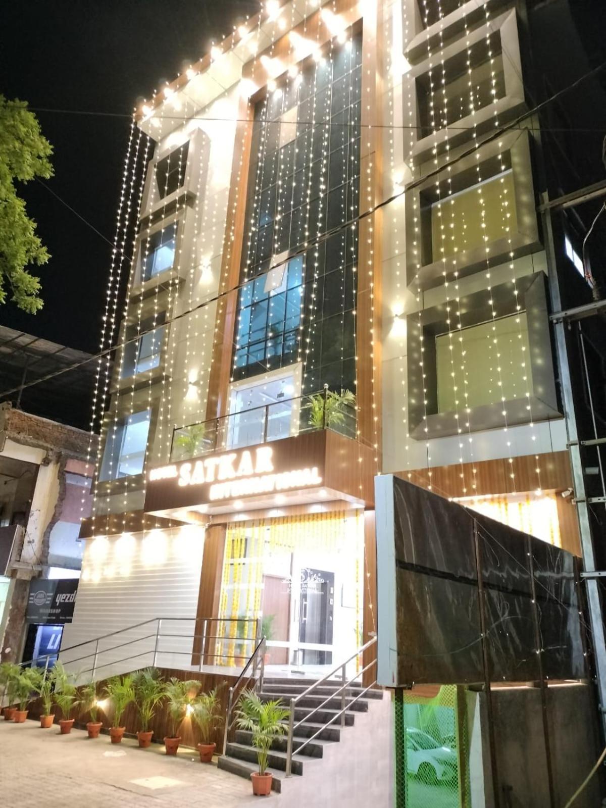Hotel Satkar International Chhindwara Ngoại thất bức ảnh