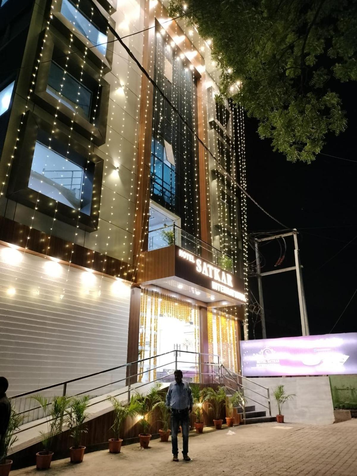 Hotel Satkar International Chhindwara Ngoại thất bức ảnh